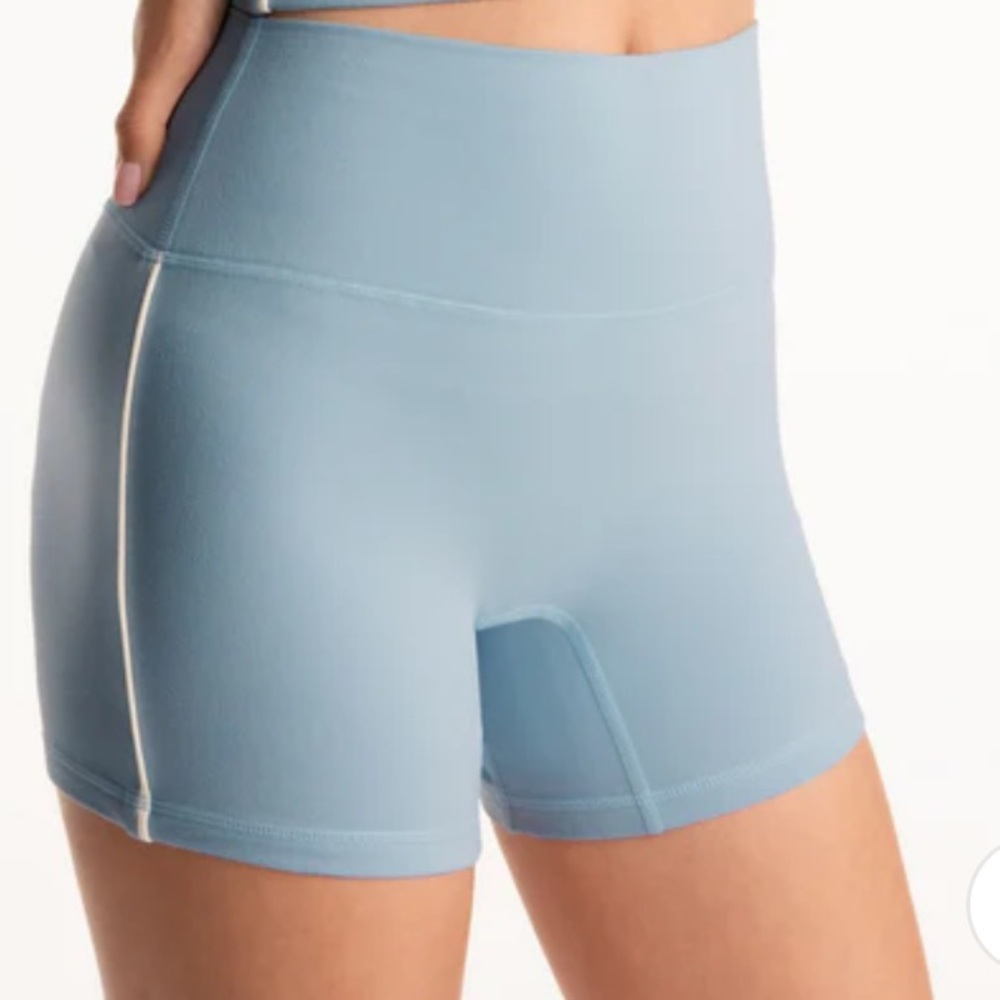 SET Active FormCloud Cloud Parke Course Bra & Pipe Shorts Set in Overcast